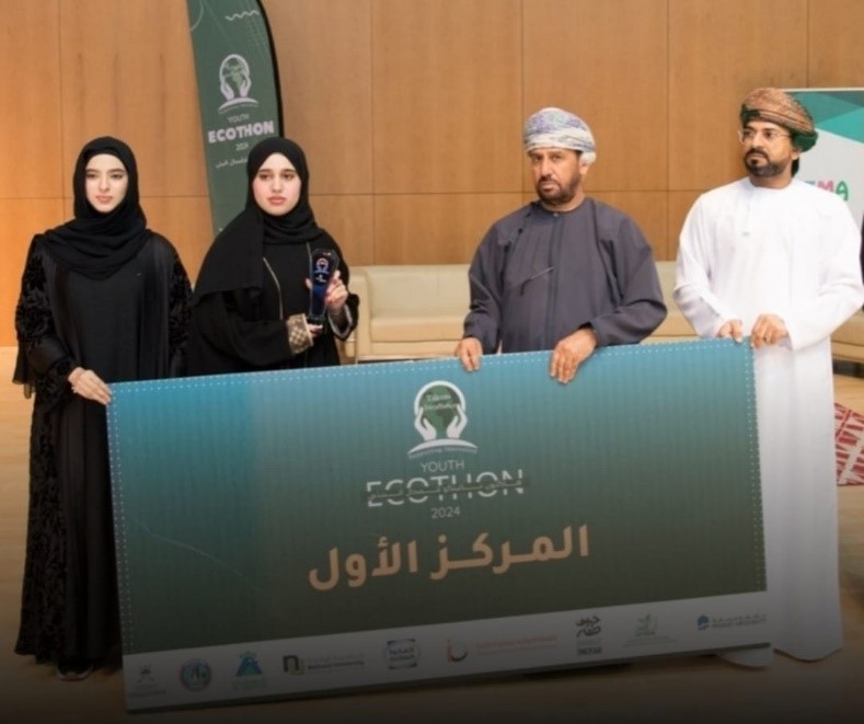 تحت رعاية سعادة الشيخ محمد بن سيف البوسعيدي والي صلالة: طلاب كلية الهندسة بمركز ريادة الأعمال يفوزون بالمركز الأول و الرابع في الهاكاثون البيئي على مستوى الشرق الأوسط Under the patronage of H.E. Wali of Salalah: Students of the College of Engineering at theEntrepreneurship Center win first and fourth places in the Environmental Hackathon in Middle East.